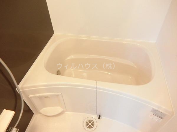 バス・シャワールーム　浴室乾燥機、追い焚き機能付きバス！