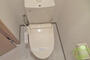 トイレ　トイレには、嬉しいウォシュレット付きです。