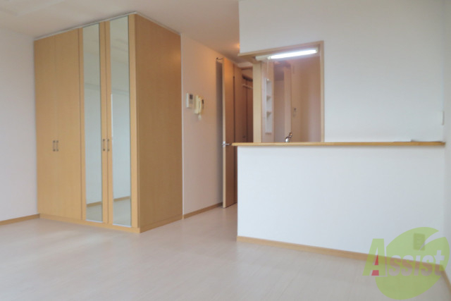 その他部屋・スペース　１２．３帖あるので、大きめなベッドがあります。