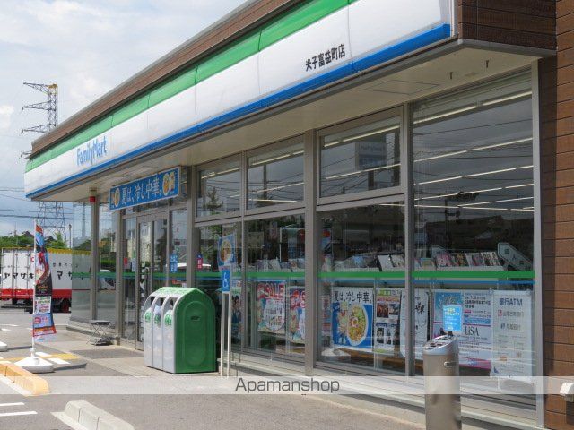 コンビニ　ファミリーマート（コンビニ）まで435m