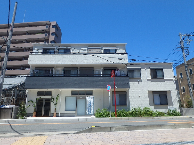 建物外観　茅ヶ崎駅より徒歩6分。隣はコンビニです！