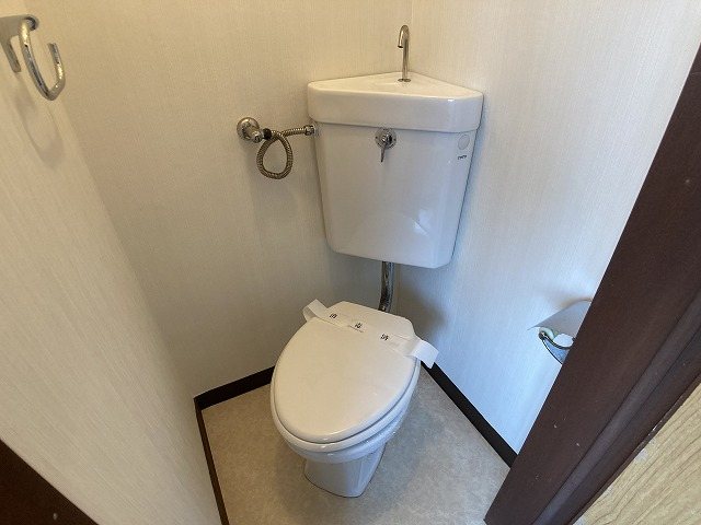 トイレ　写真はモデルルームです。家具等は付きません。