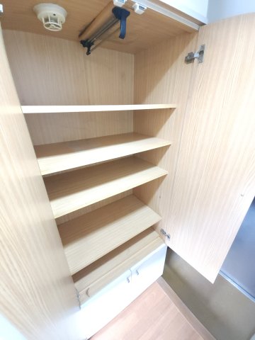 阪急千里線 下新庄駅 徒歩2分 8階建 築36年の内装写真