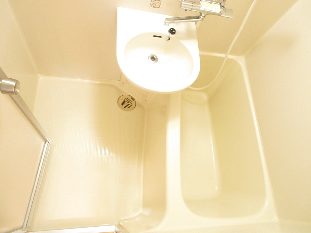 バス・シャワールーム　バス・トイレ別！浴室！サーモ付シャワー水栓！