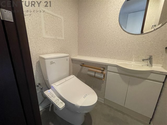 トイレ　トイレ内に手洗い用の洗面台あり