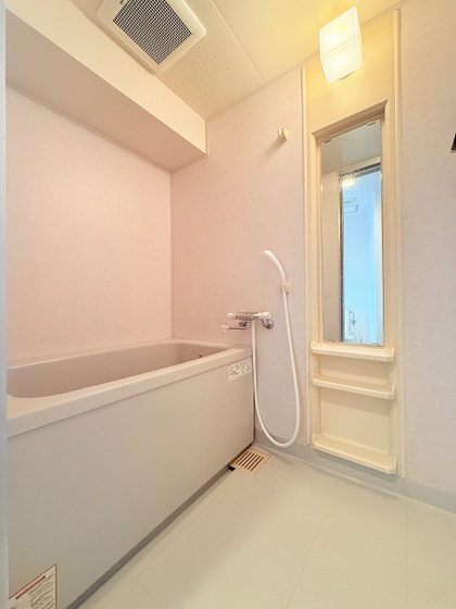 バス・シャワールーム　※別部屋の写真です