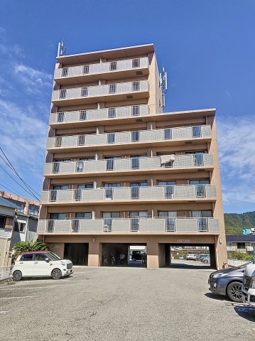 建物外観　現況と異なる部分は現況を優先いたします。