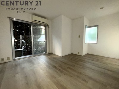 その他部屋・スペース　床色が明るい色合いで、とてもきれいです。