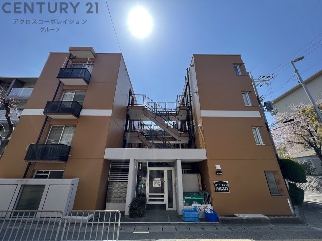 建物外観　防犯カメラ付きでセキュリティ面も安心です。
