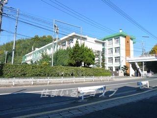 【広島市安佐北区口田南のマンションの小学校】