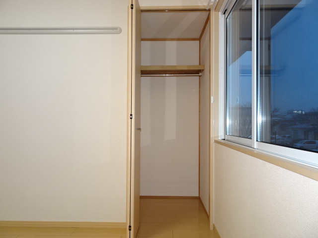 収納　※画像は反転した間取りの201号室です