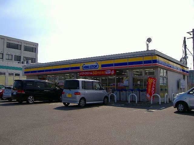 コンビニ　ミニストップ四日市河原田店（コンビニ）まで713m