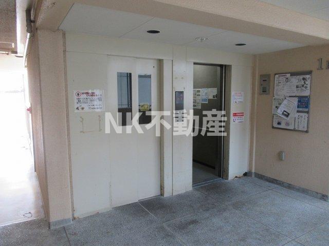 ロビー　エレベーター2基あります