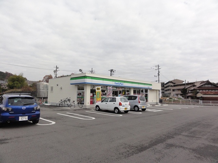 コンビニ　ファミリーマート西条町田口店（コンビニ）まで689m