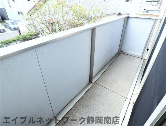 バルコニー　開放的で明るい空間を演出してくれるバルコニーです