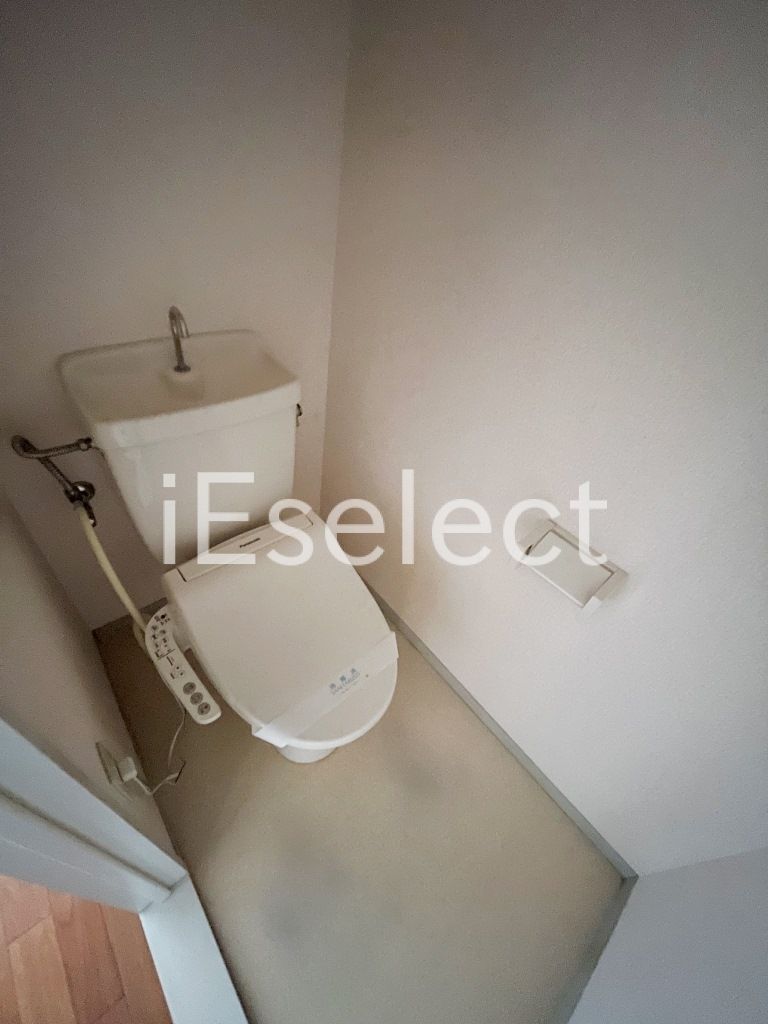 トイレ　温水洗浄便座付きのトイレです