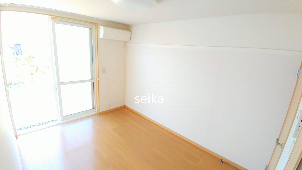 居室・リビング　同タイプ室内・エアコン、照明完備