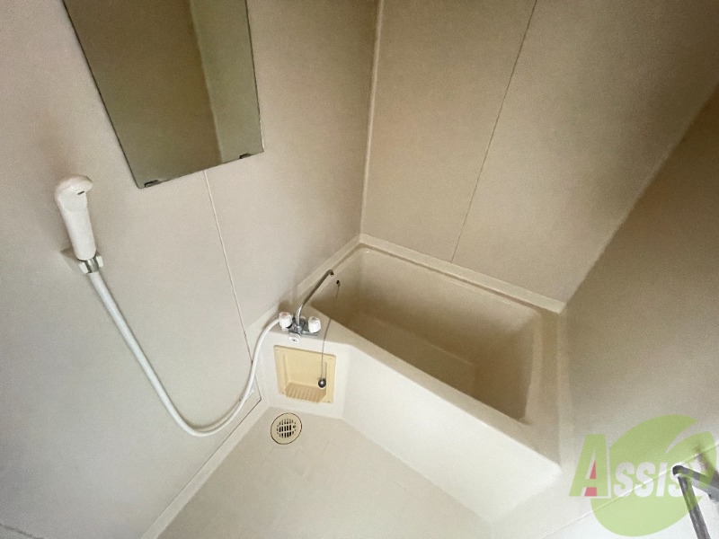 バス・シャワールーム　浴室はこちらになります。一日の疲れを癒しましょう。