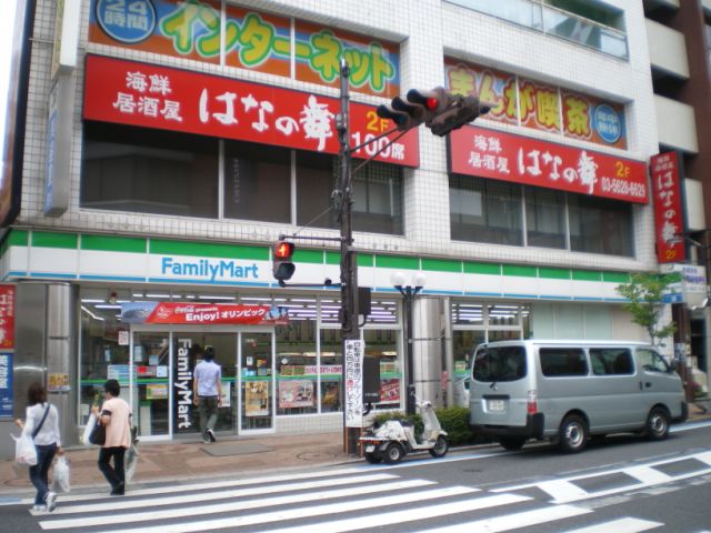コンビニ　ファミリーマート（コンビニ）まで490m