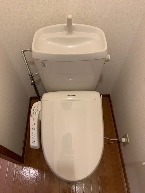 トイレ　温水洗浄便座付トイレ