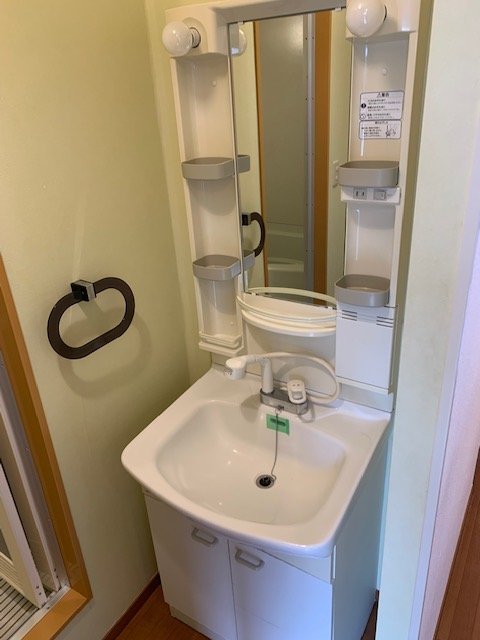 洗面設備　忙しい朝に嬉しい洗髪洗面化粧台付