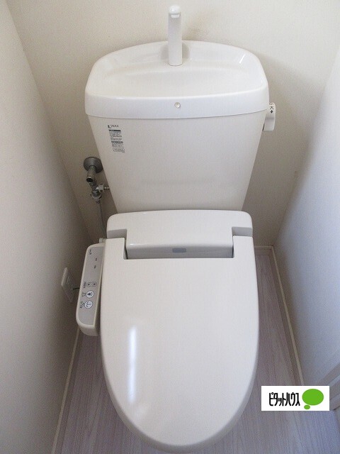 トイレ　温水洗浄便座