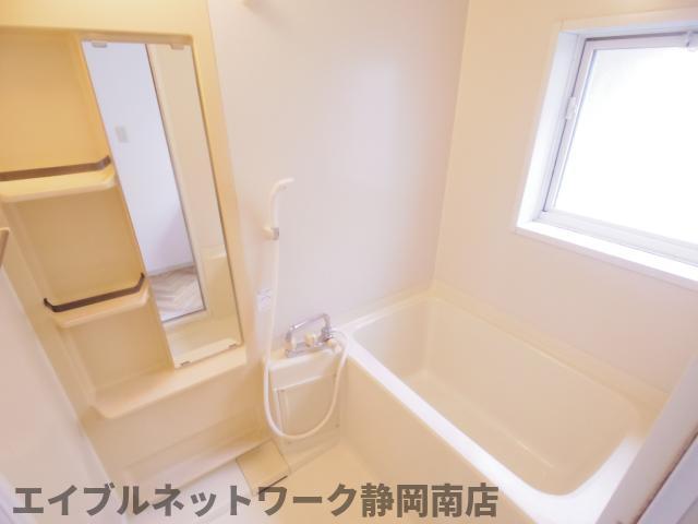 バス・シャワールーム　お風呂で日々の疲れを落としましょう