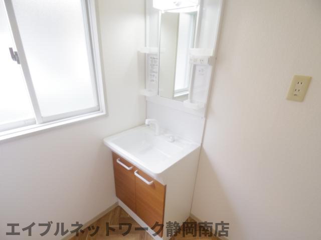 洗面設備　脱衣スペースもあります