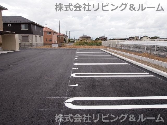 【未来　愛の駐車場】
