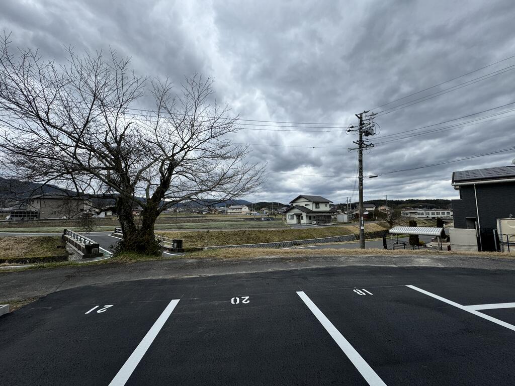 眺望　周りは閑静な住宅地となっており車通りも少なく静かです