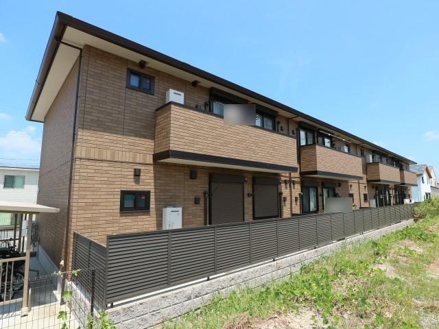 【木津川市城山台のアパートの建物外観】