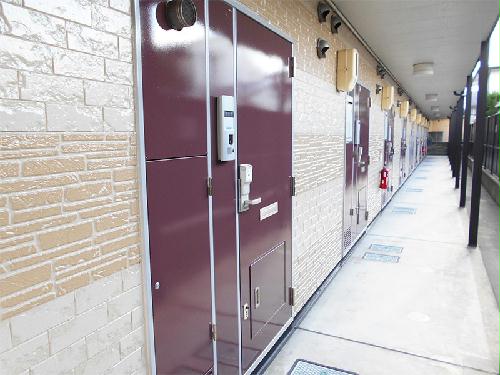 玄関　備品や設備仕様は号室等により異なります現地をご確認下さい。