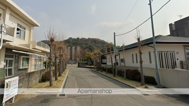 中学校　四国中央市立 川之江北中学校（中学校）まで260m
