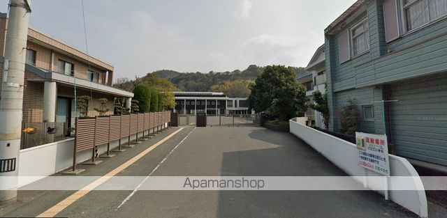 小学校　四国中央市立 川之江小学校（小学校）まで500m