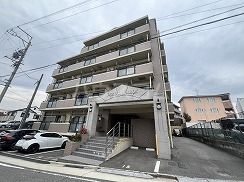 名古屋市名東区上社のマンションの建物外観