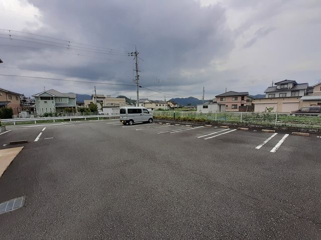 【福知山市石原のアパートの駐車場】