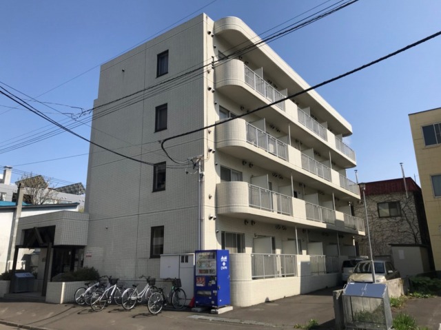 札幌市中央区北八条西のマンションの建物外観