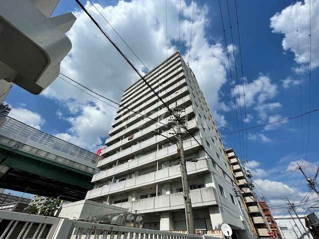 名古屋市港区七番町のマンションの建物外観