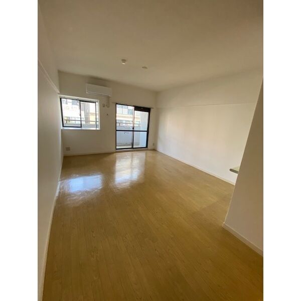 居室・リビング　反転