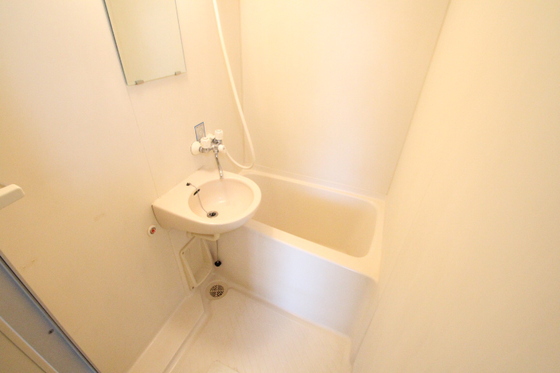 バス・シャワールーム　※別の部屋の写真です。