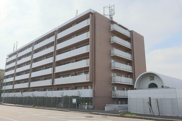 【横浜市瀬谷区本郷のマンションの建物外観】