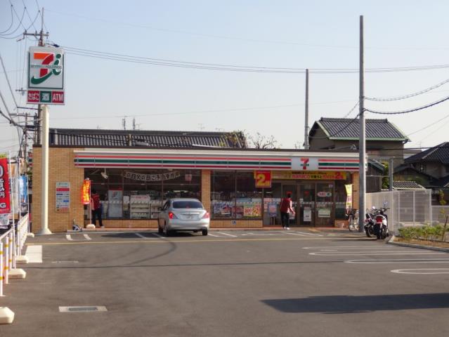 コンビニ　セブンイレブン（コンビニ）まで694m