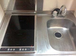 キッチン　安全性に配慮されたラジエントヒーター。