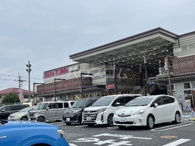 ショッピングセンター　イオンタウン豊中緑丘（ショッピングセンター）まで651m