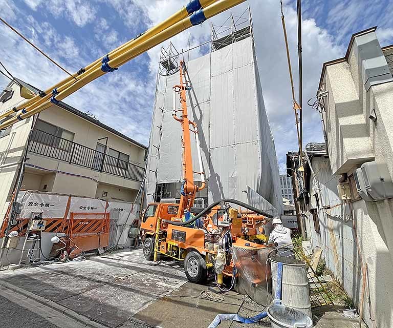 【京都市中京区壬生賀陽御所町のマンションの建物外観】