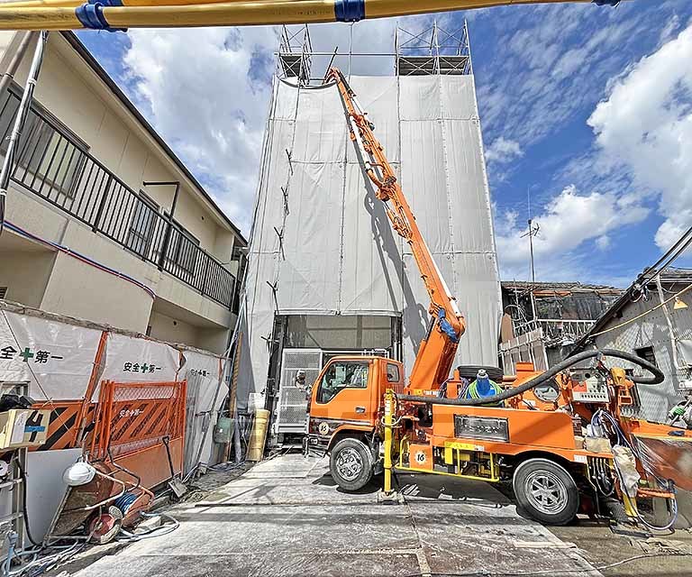 【京都市中京区壬生賀陽御所町のマンションの建物外観】