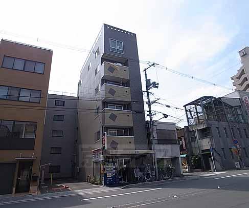 京都市中京区聚楽廻東町のマンションの建物外観