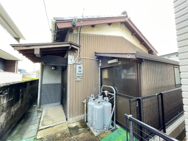 柱七番町平屋貸家の建物外観