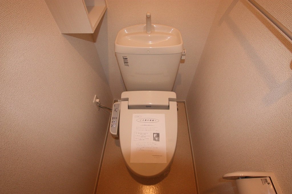 ＪＲ福塩線 道上駅 徒歩20分 2階建 築16年のトイレ写真