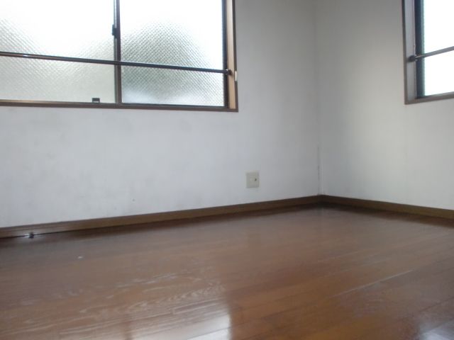 居室・リビング　光も多く入るお部屋です。寝室にオススメ